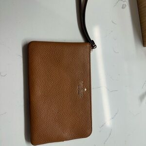 Kate Spade Saddle Brown Leila Medium L Zip Leather Wristlet—Like new, never used